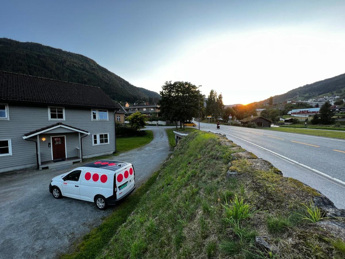 Privat Rom I Leilighet Hotel Sogndal Eksteriør billede
