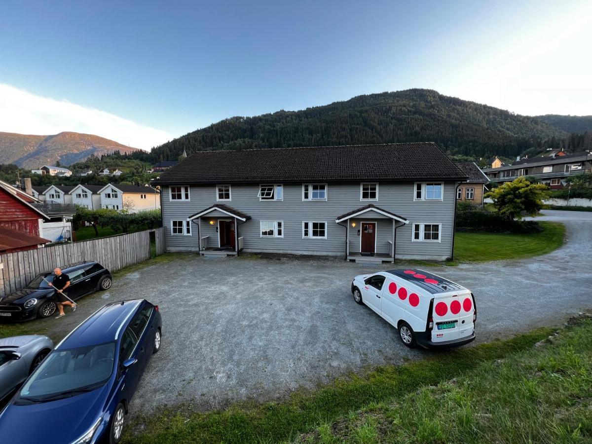 Privat Rom I Leilighet Hotel Sogndal Eksteriør billede