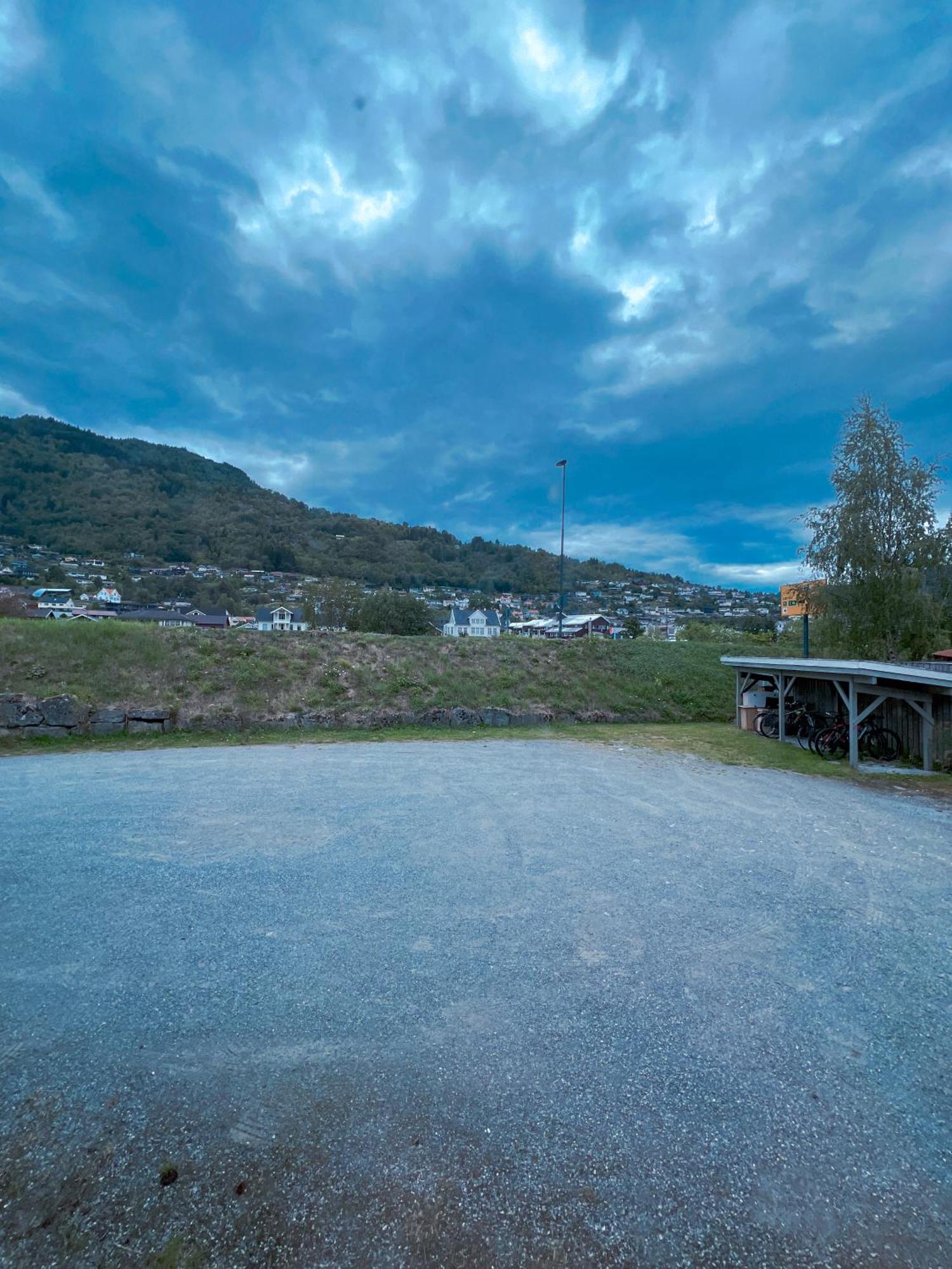 Privat Rom I Leilighet Hotel Sogndal Eksteriør billede